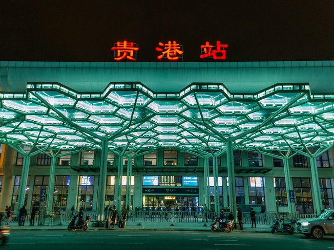 云顶国际-贵港高铁站广场ETFE膜结构雨棚